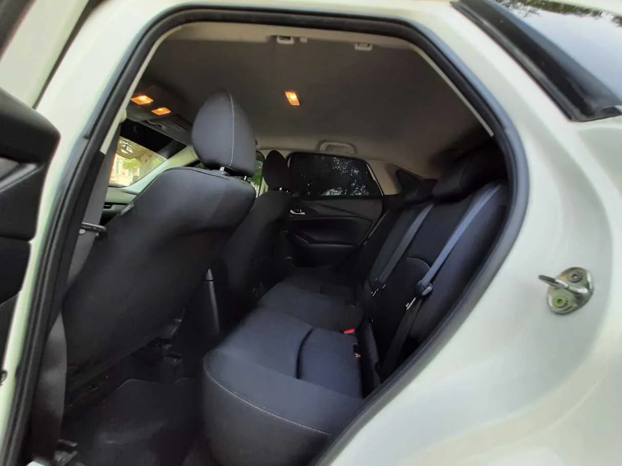 Car image 13