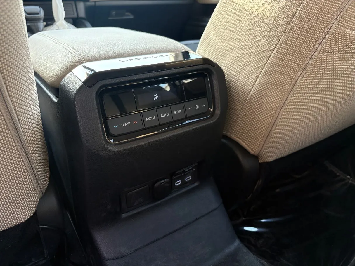 Car image 29