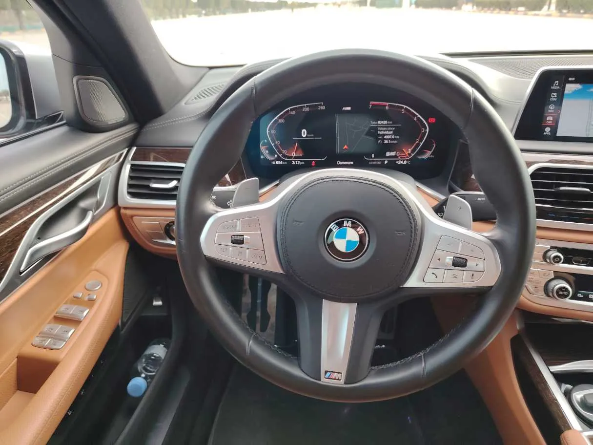 Car image 16