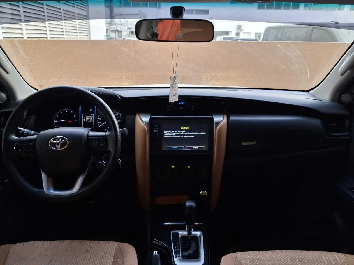 Car image 16