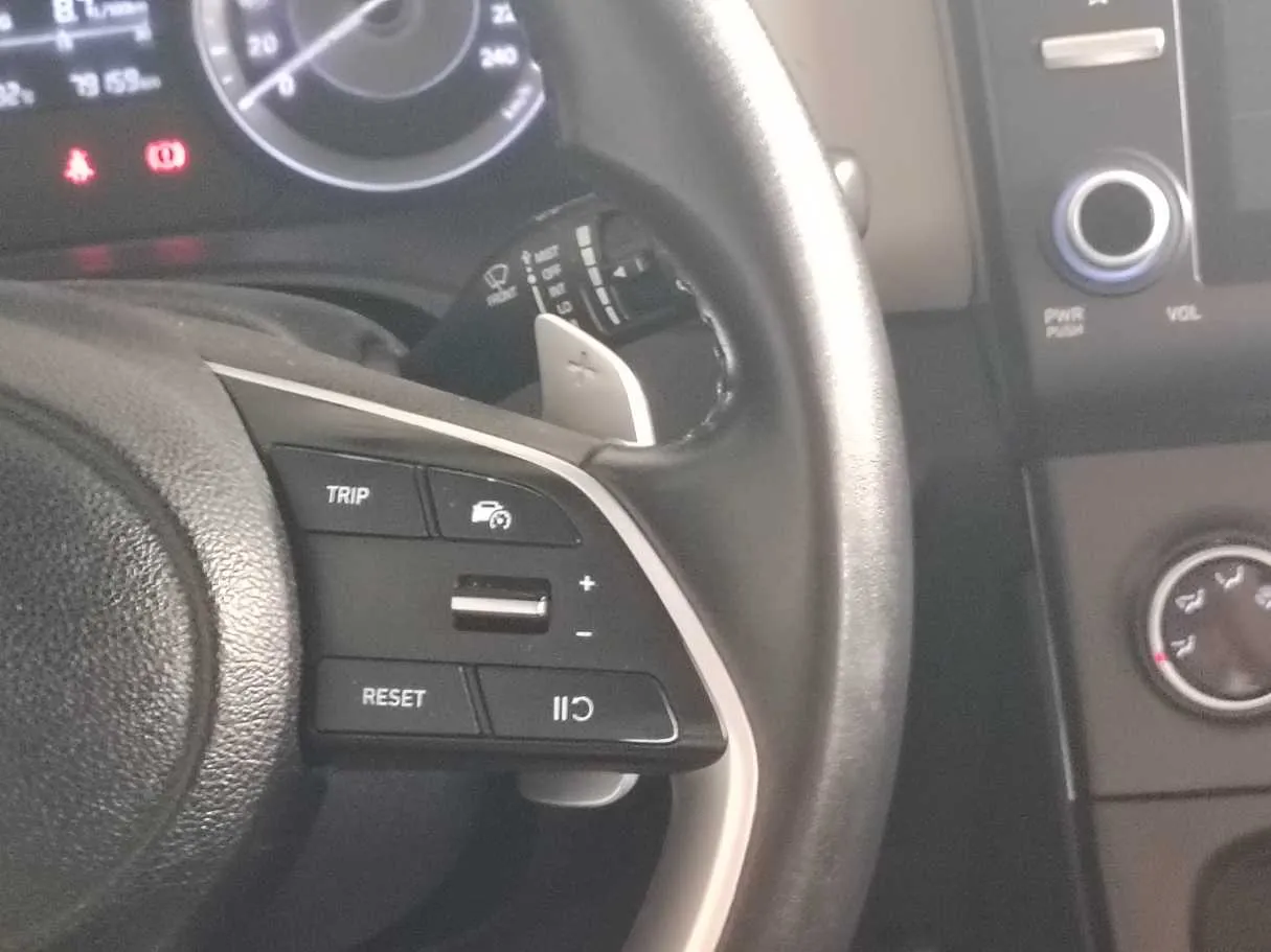 Car image 25