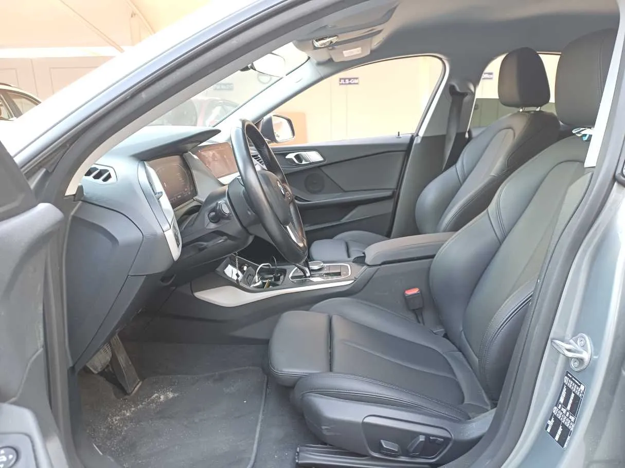 Car image 12