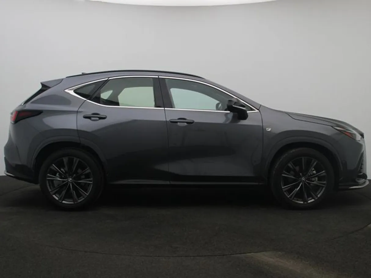 Car image 13