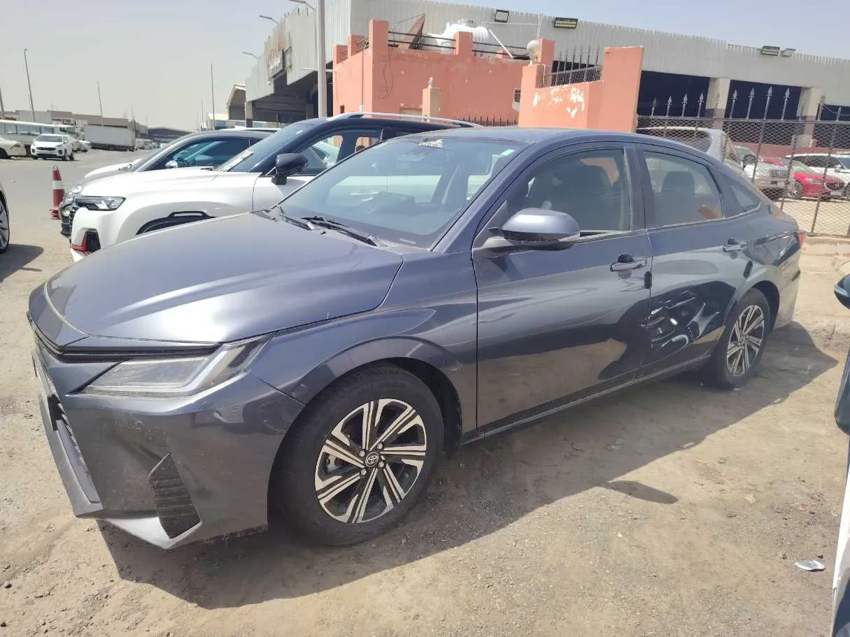Car image 8