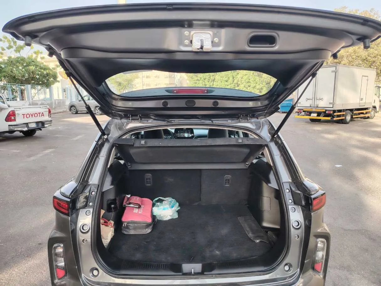 Car image 25