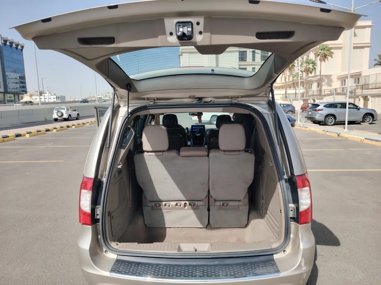Car image 23