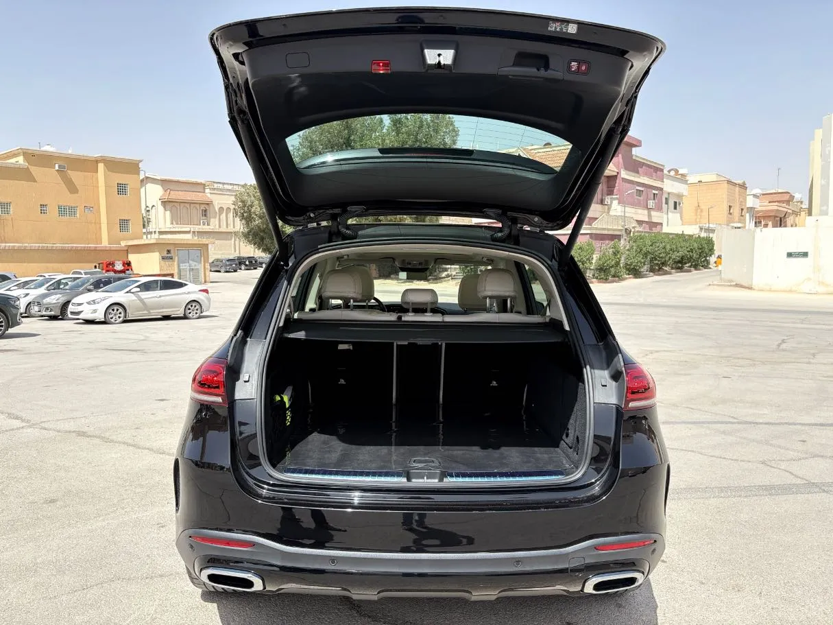Car image 24
