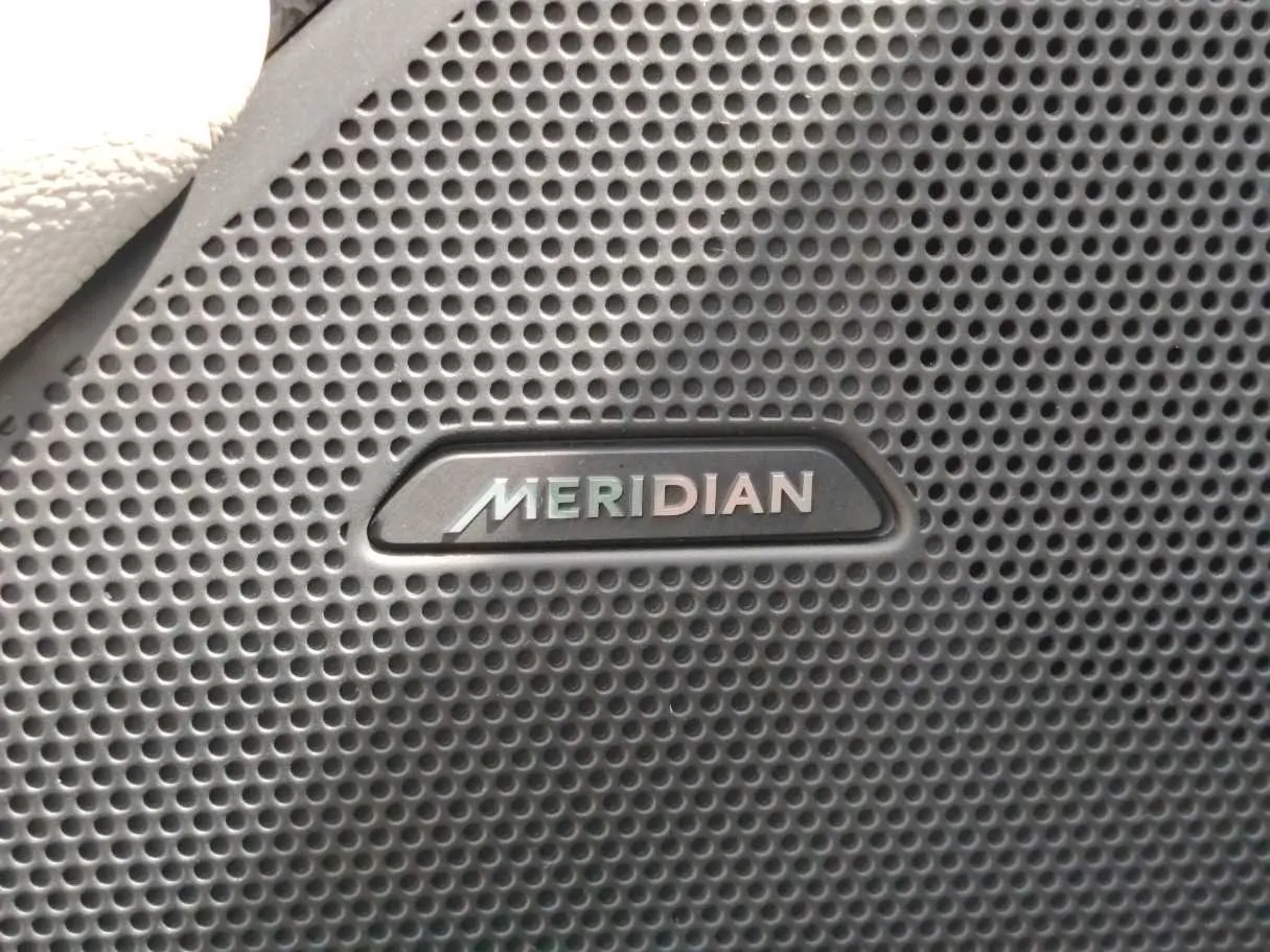 Car image 27