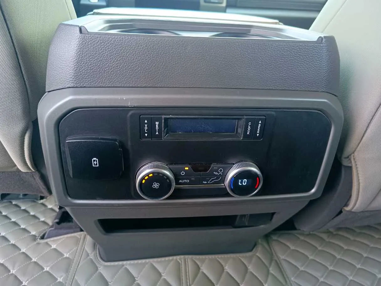 Car image 38
