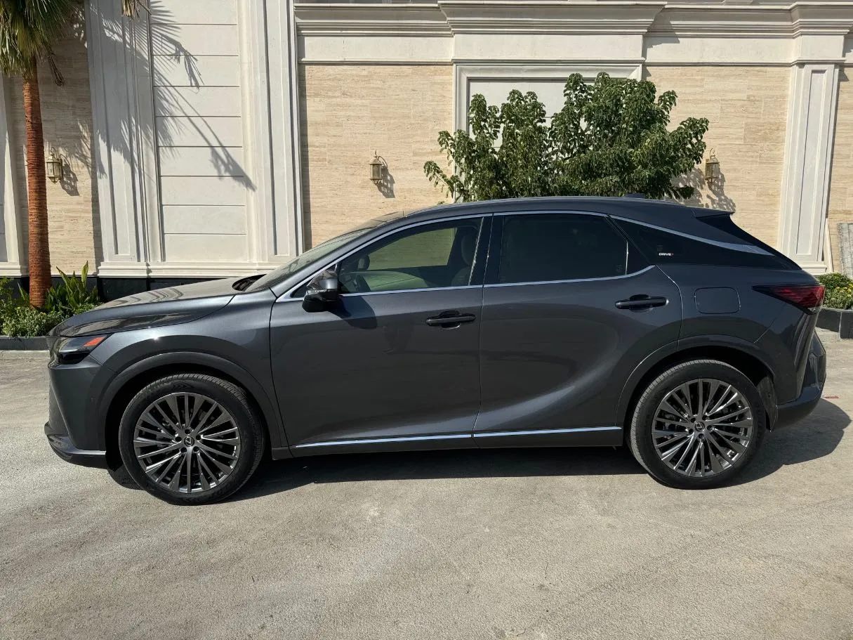 Car image 8