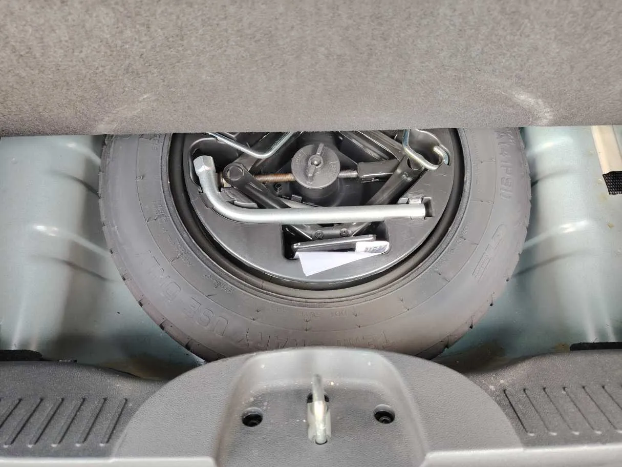Car image 30