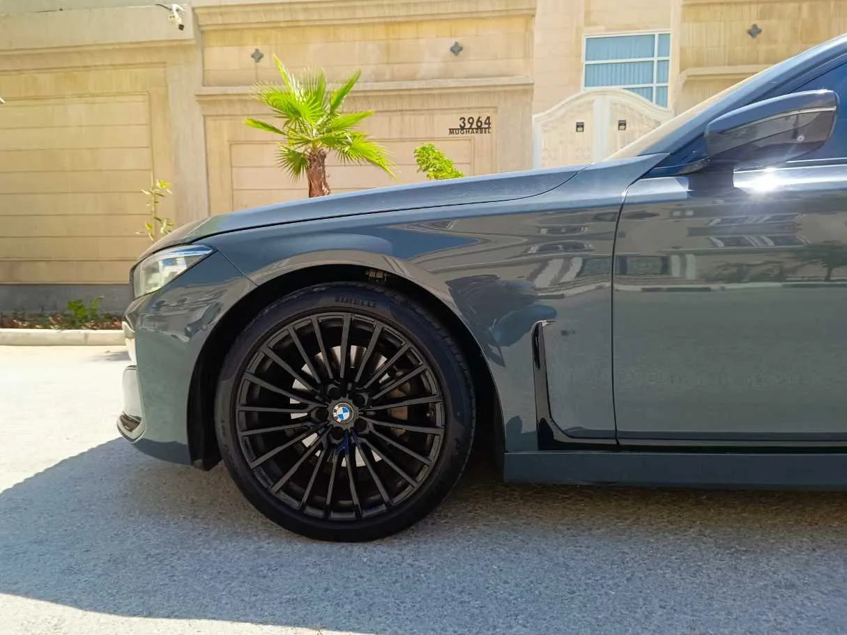 Car image 10