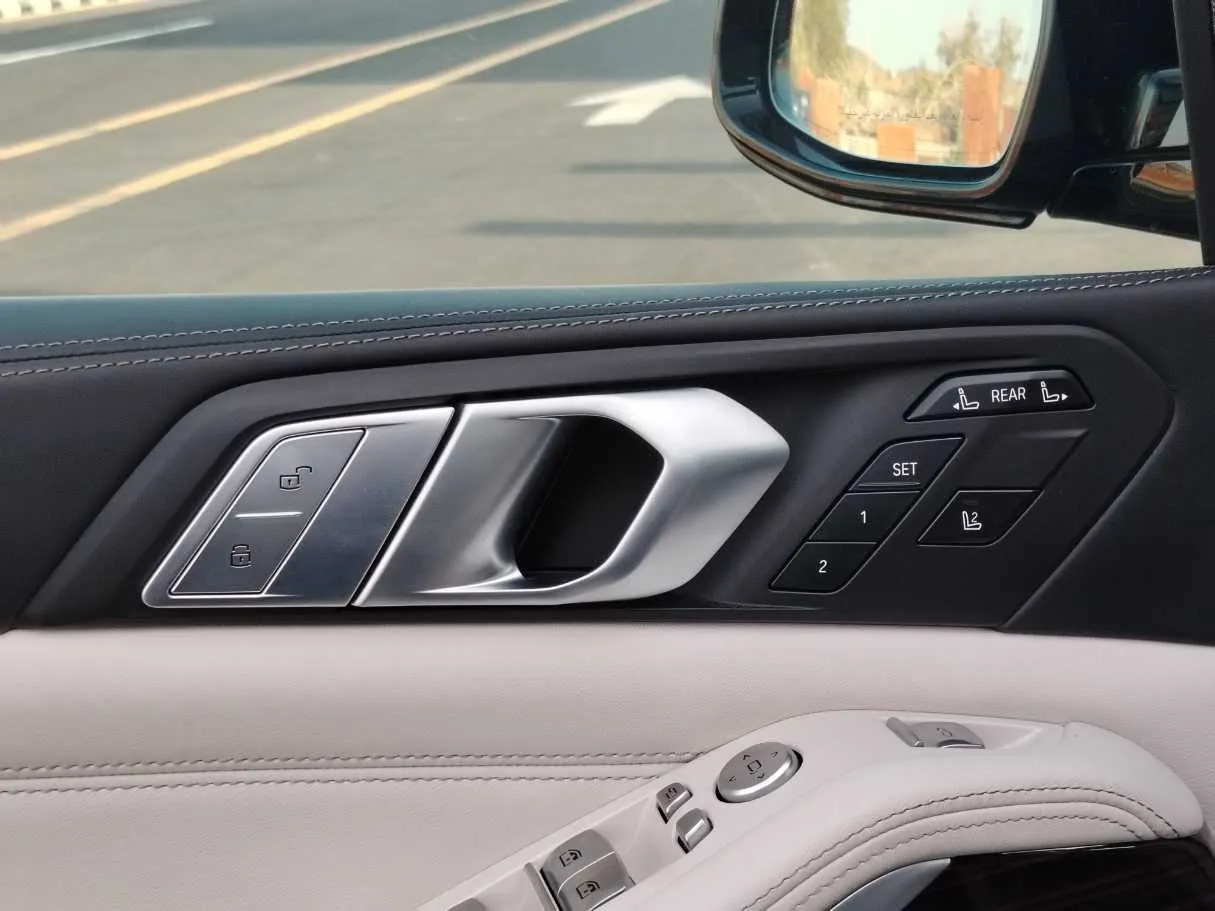 Car image 39