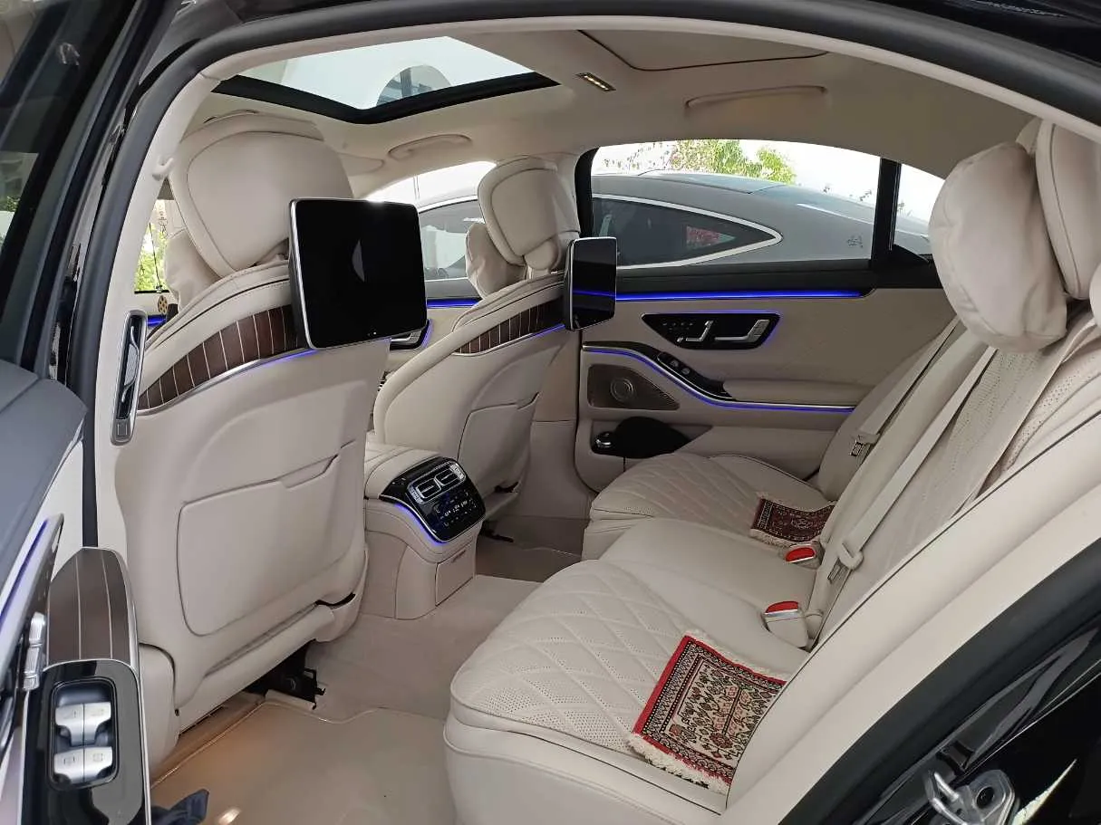 Car image 13