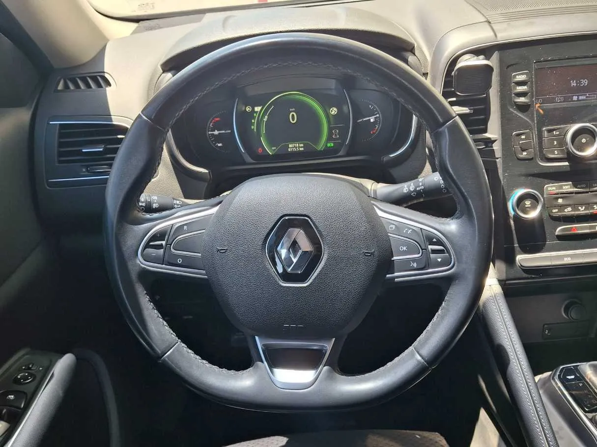 Car image 15