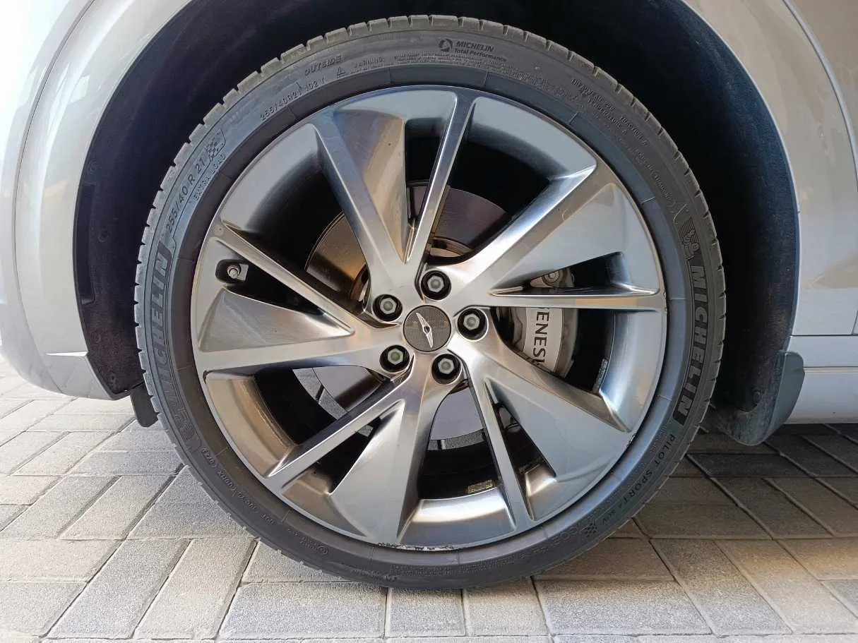 Car image 11