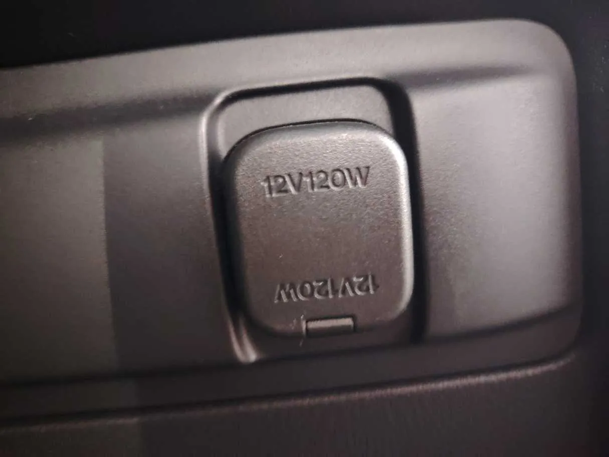 Car image 30