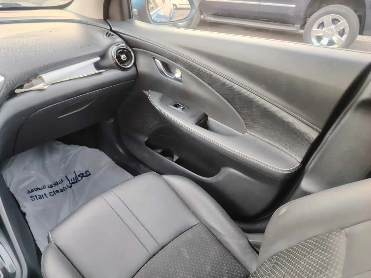 Car image 37