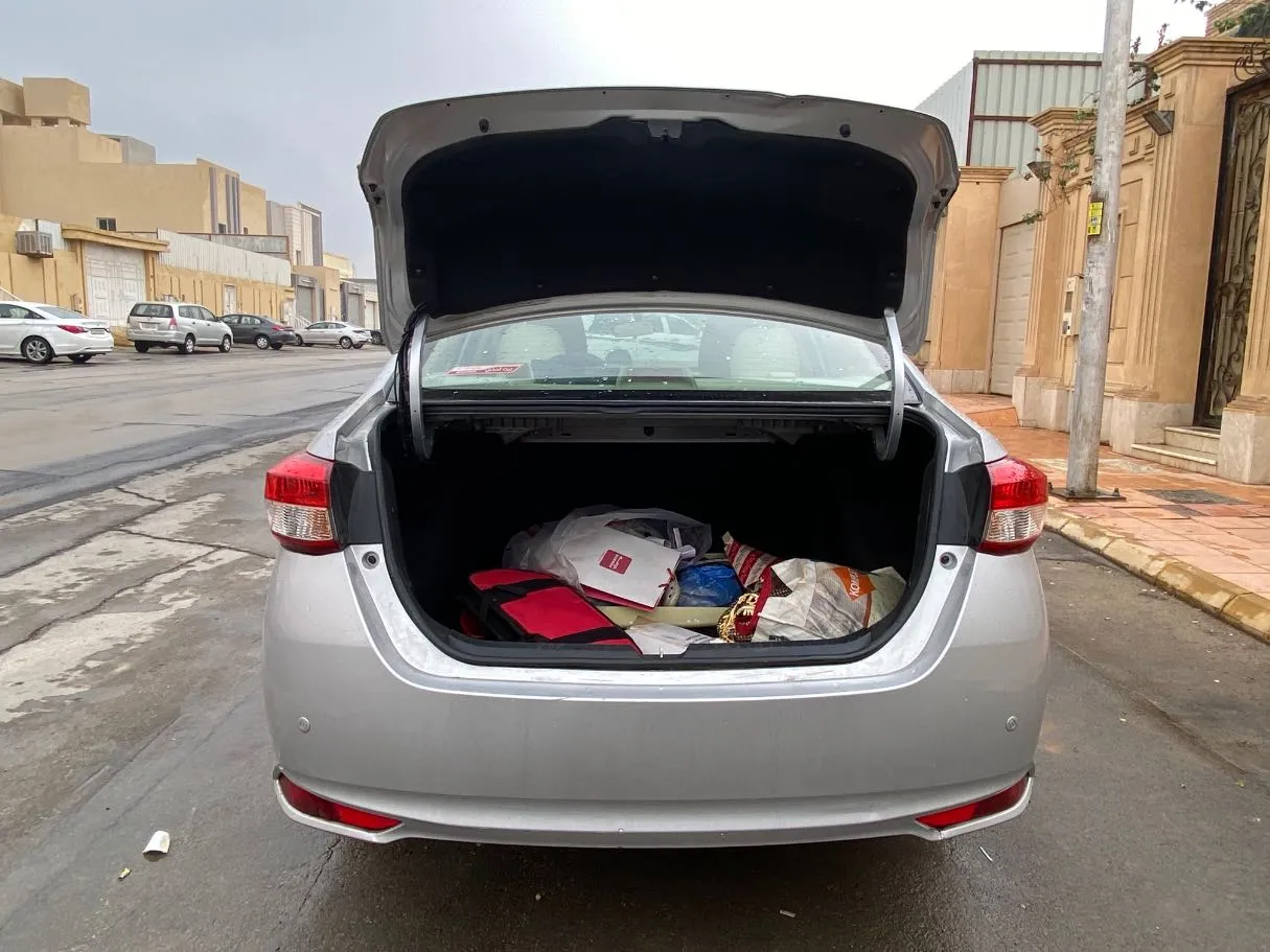 Car image 24