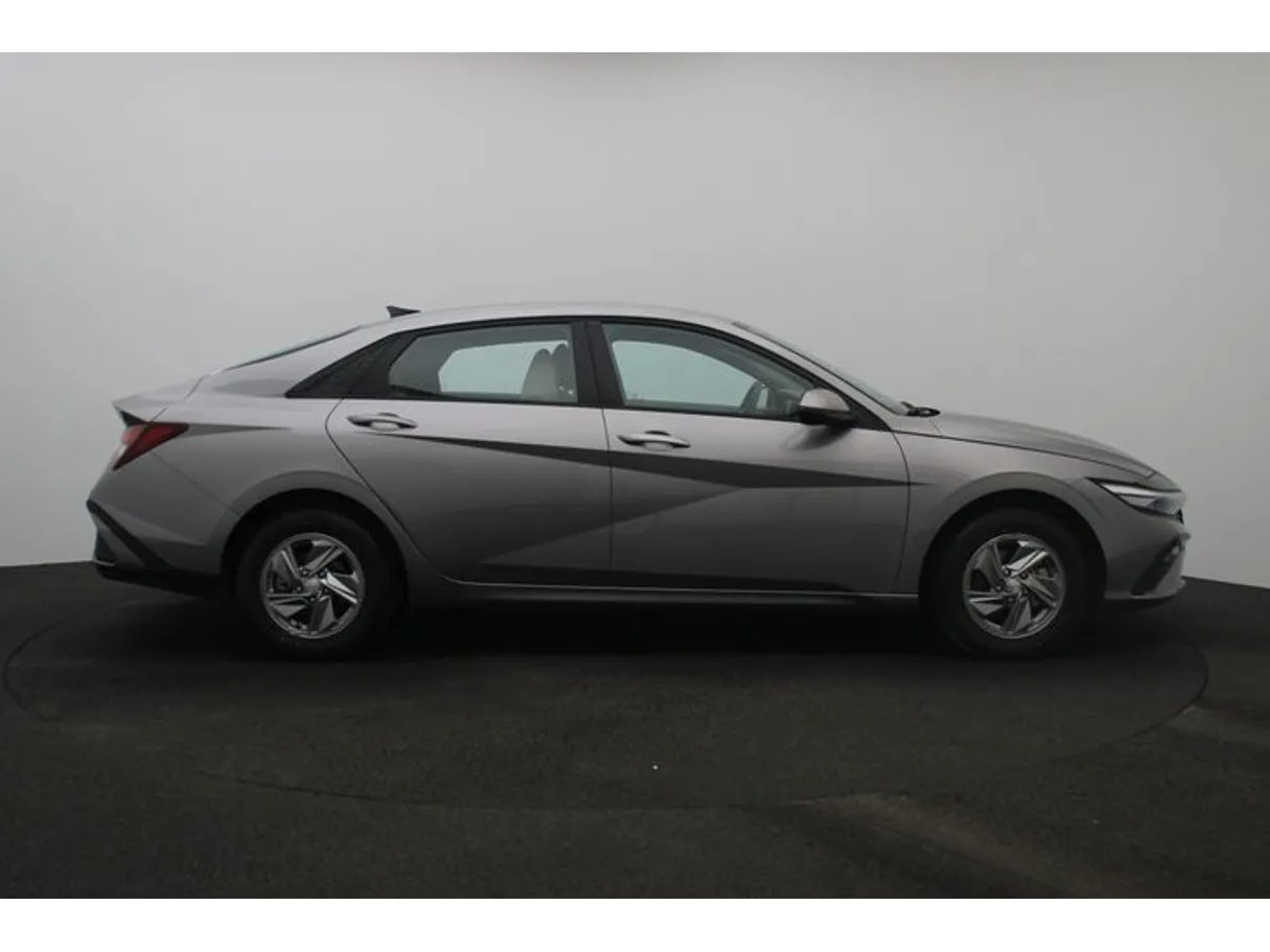 Car image 13