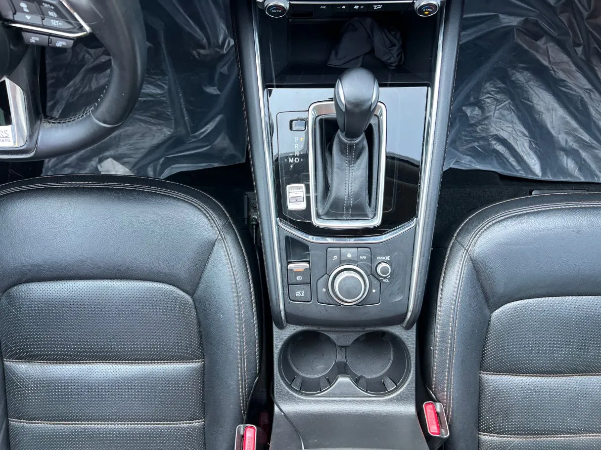 Car image 17