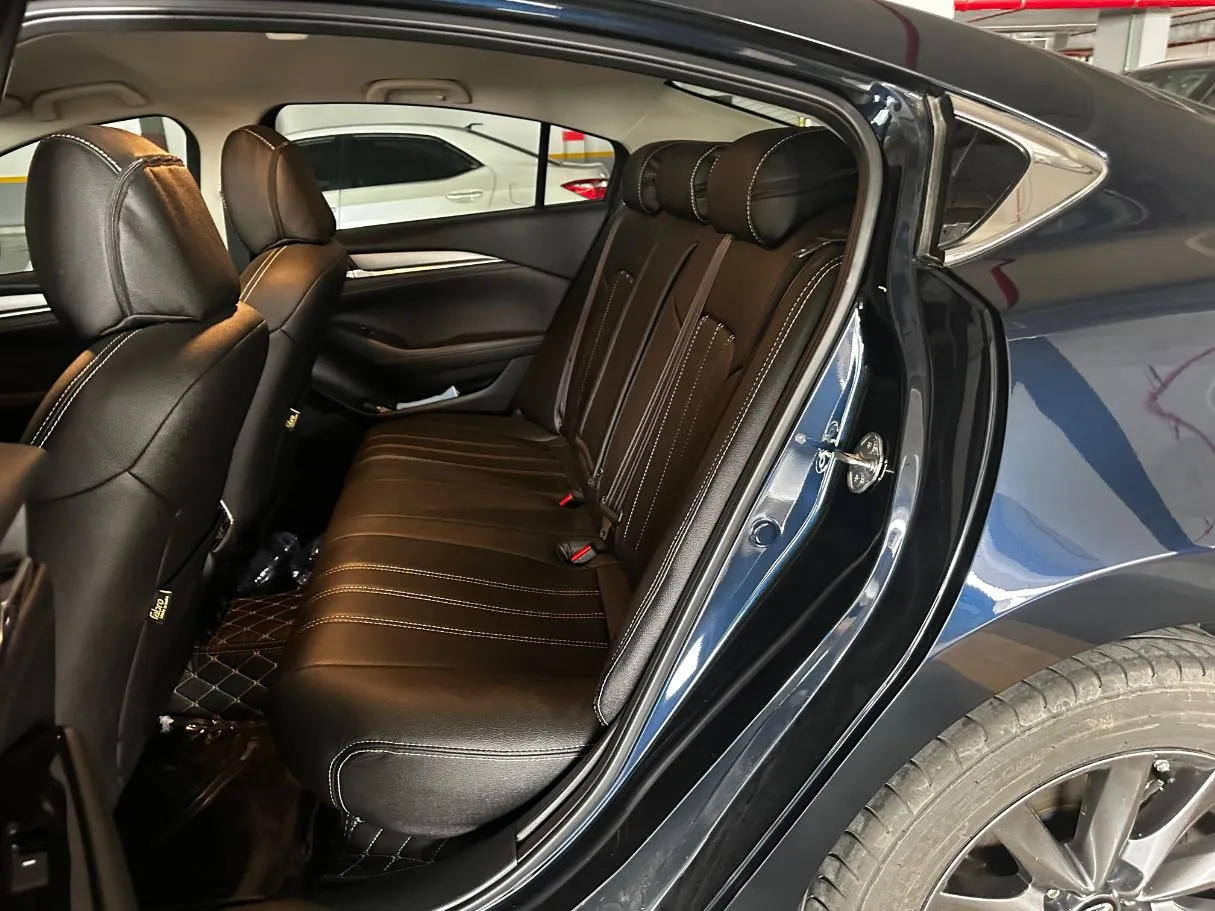 Car image 14