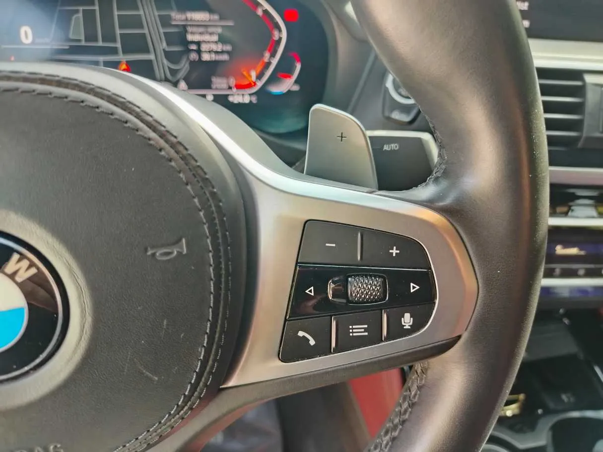 Car image 32