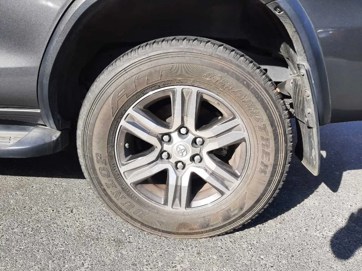 Car image 10
