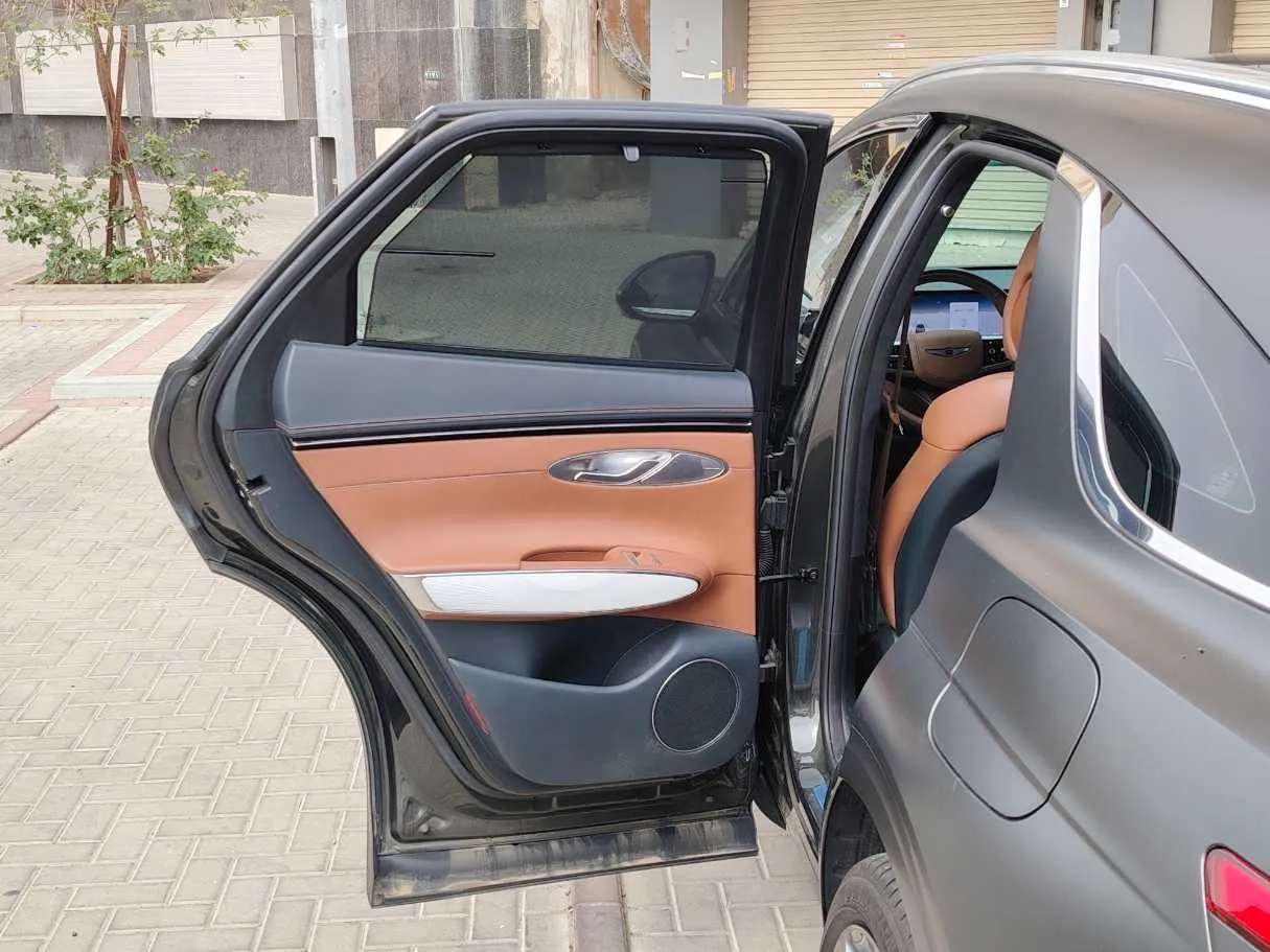 Car image 14