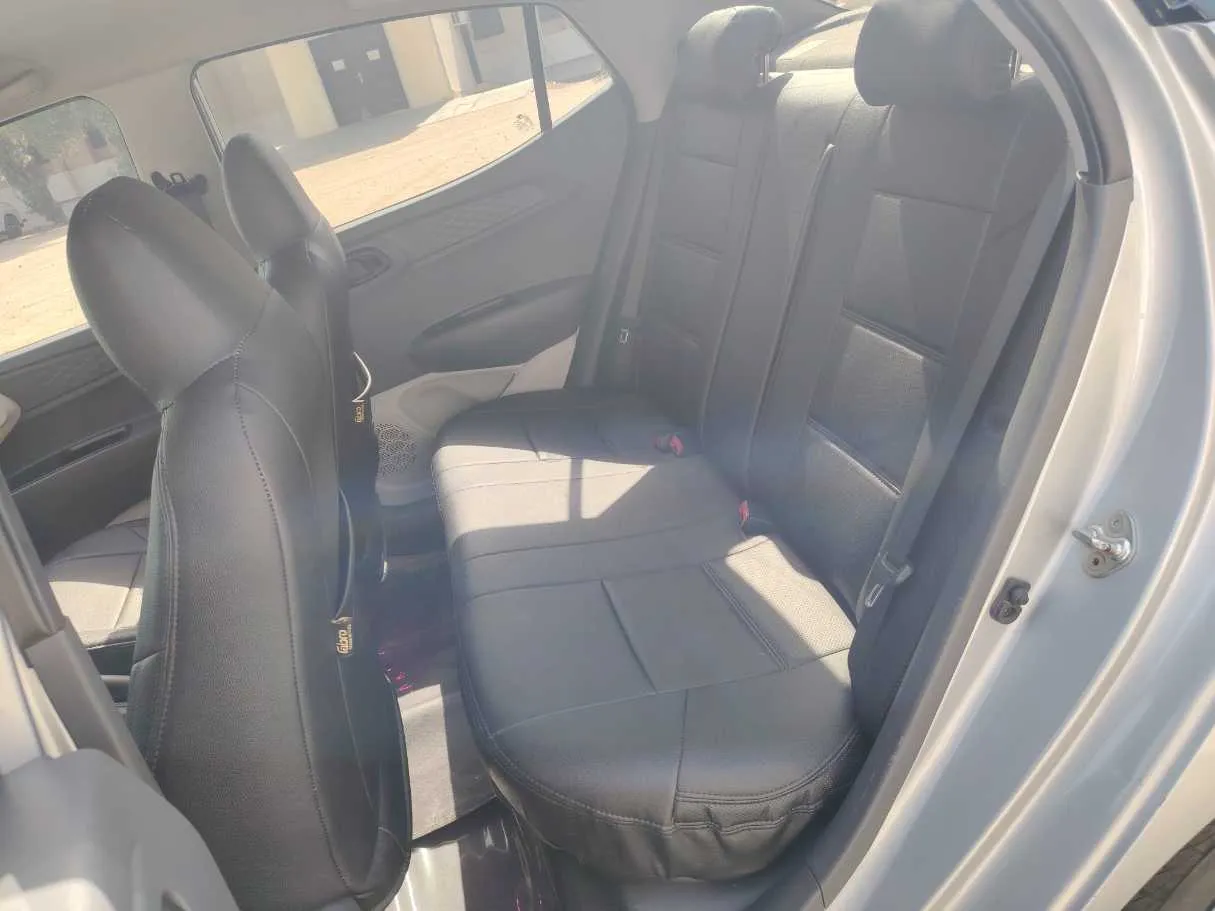Car image 15