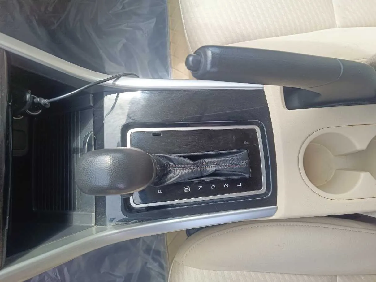 Car image 19