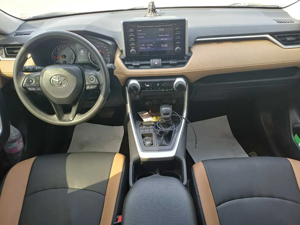 Car image 16