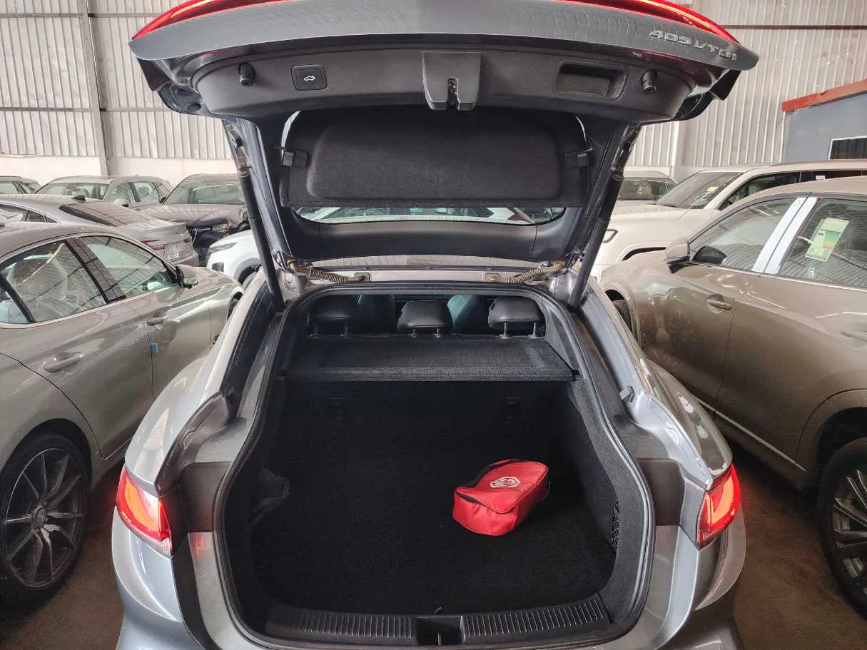 Car image 32