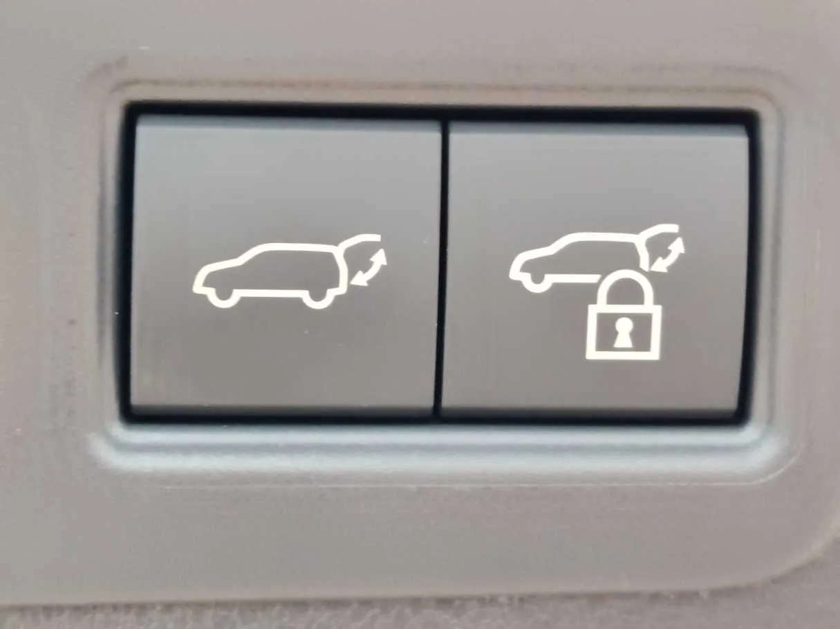 Car image 32
