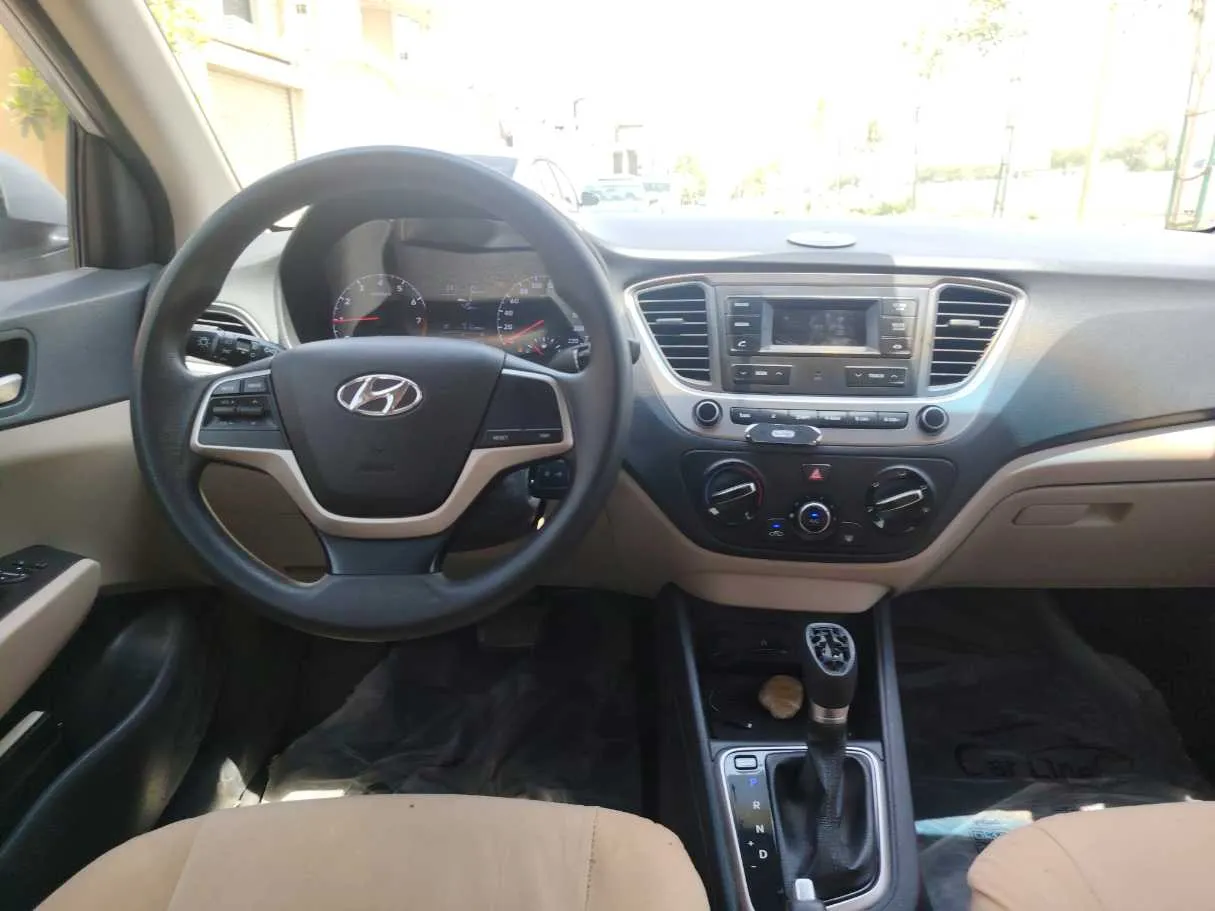 Car image 19