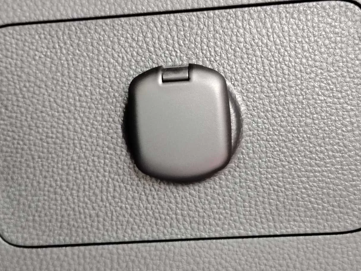 Car image 30