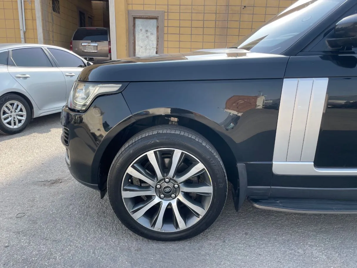 Car image 9