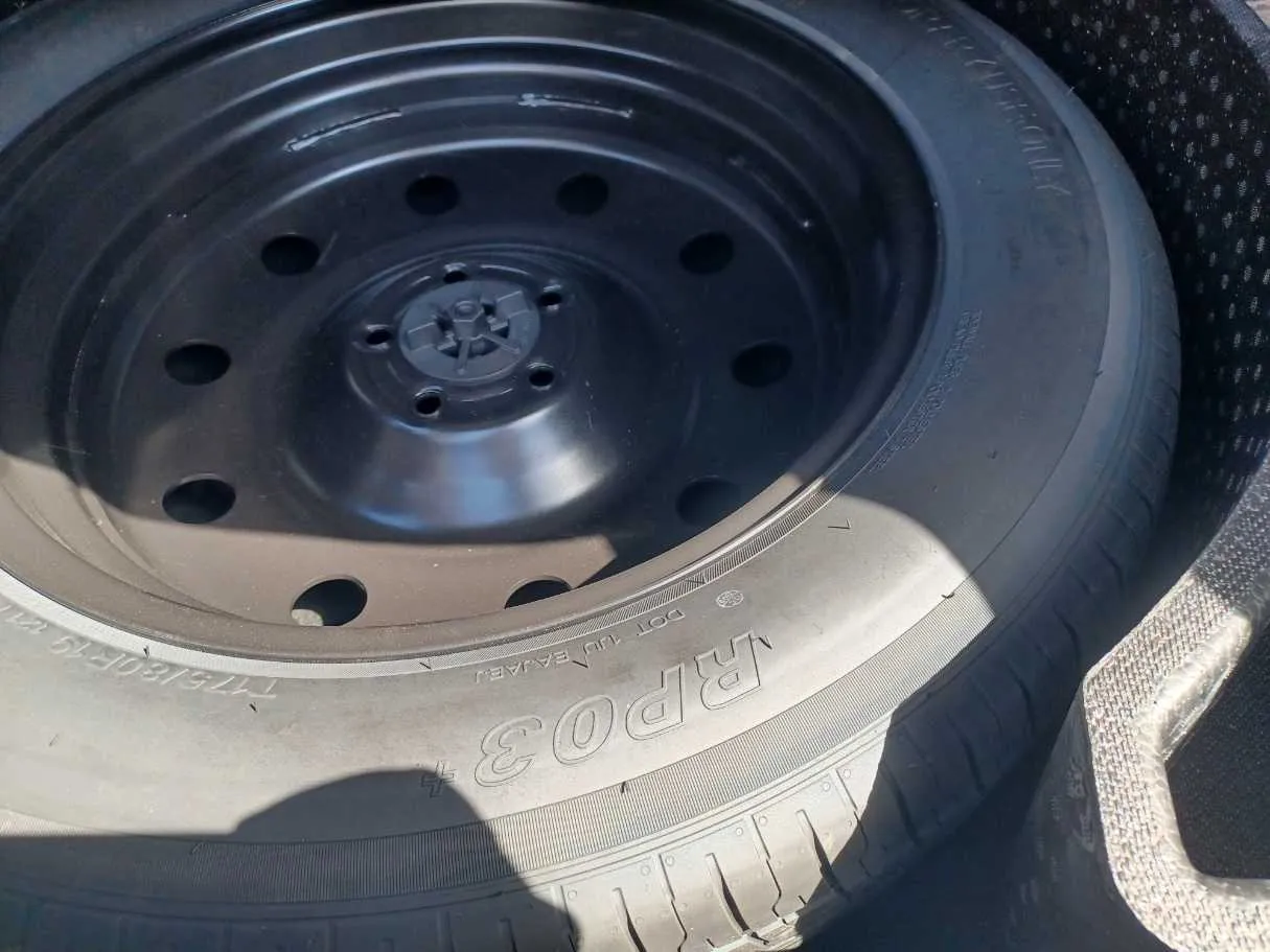Car image 23