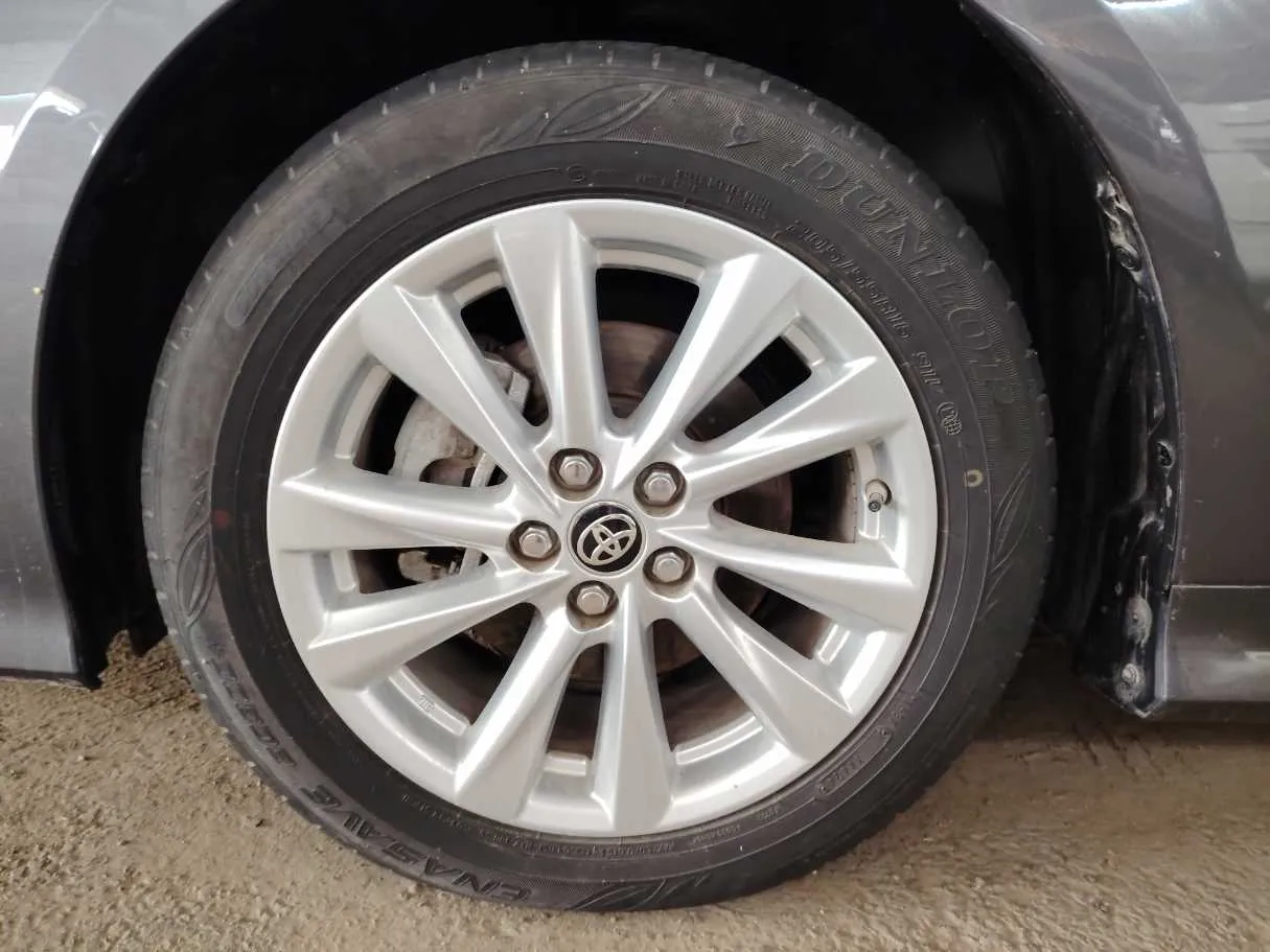 Car image 9