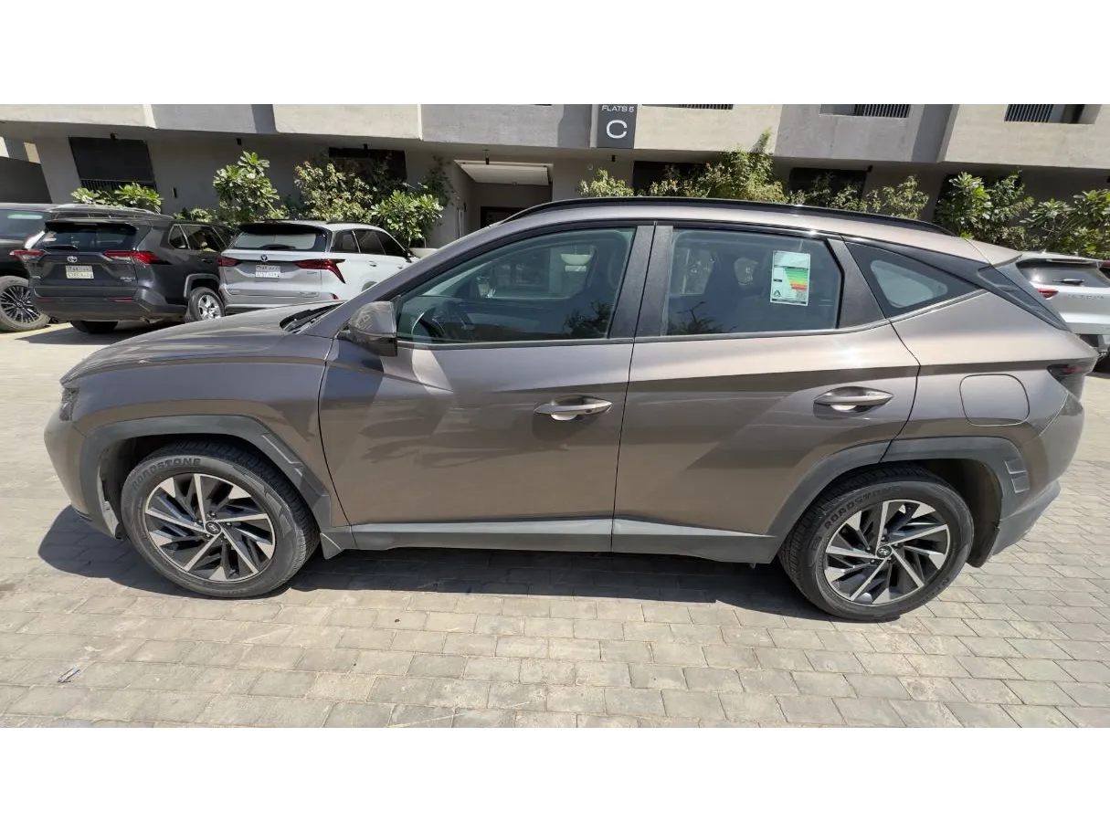 Car image 8