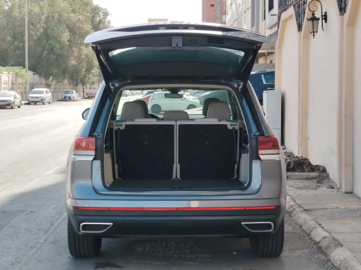 Car image 27