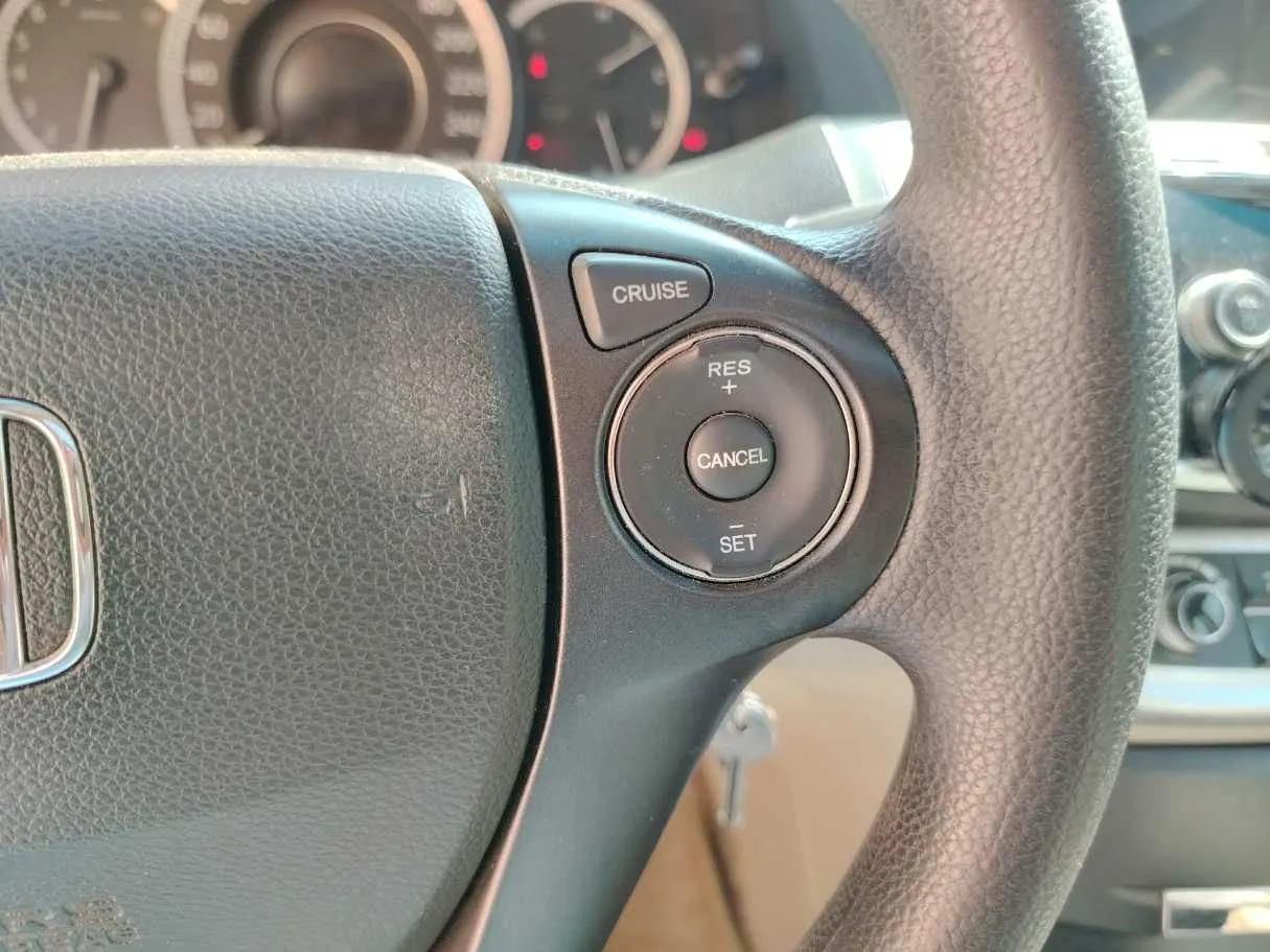 Car image 32