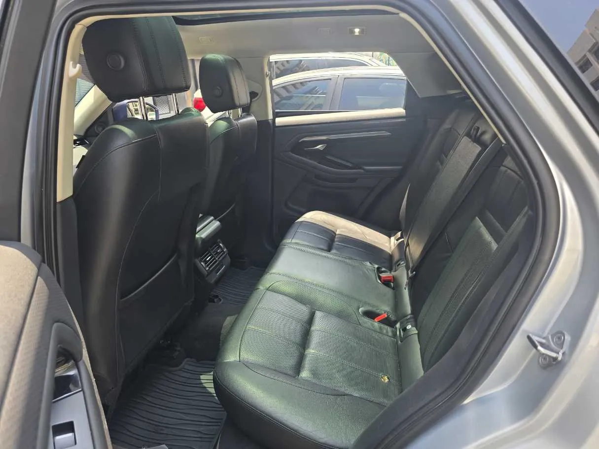 Car image 13