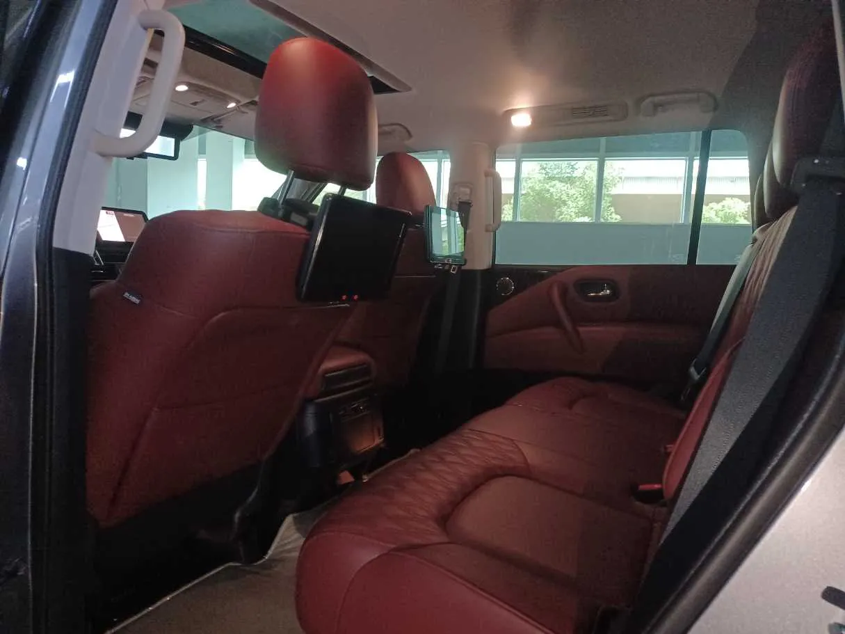 Car image 14