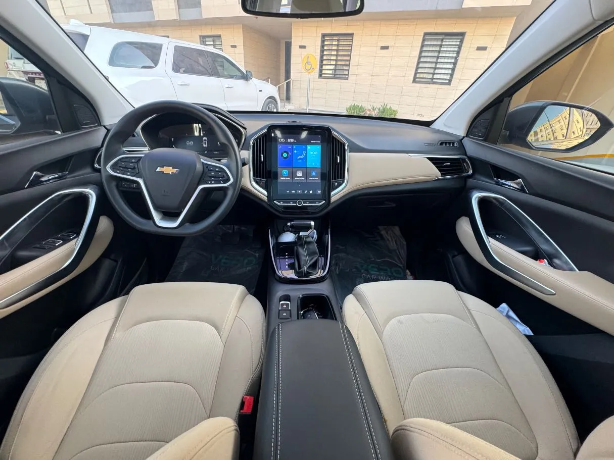 Car image 15