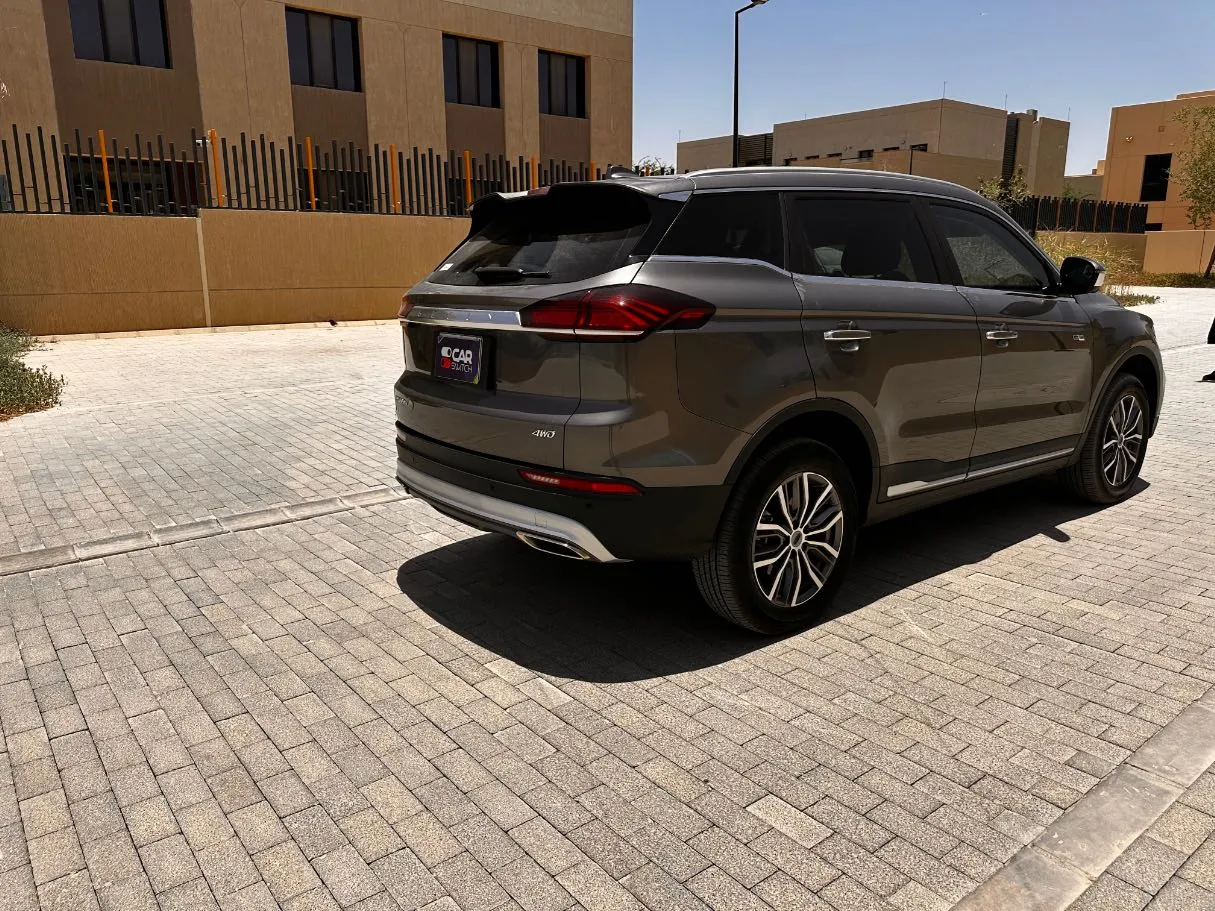Car image 5