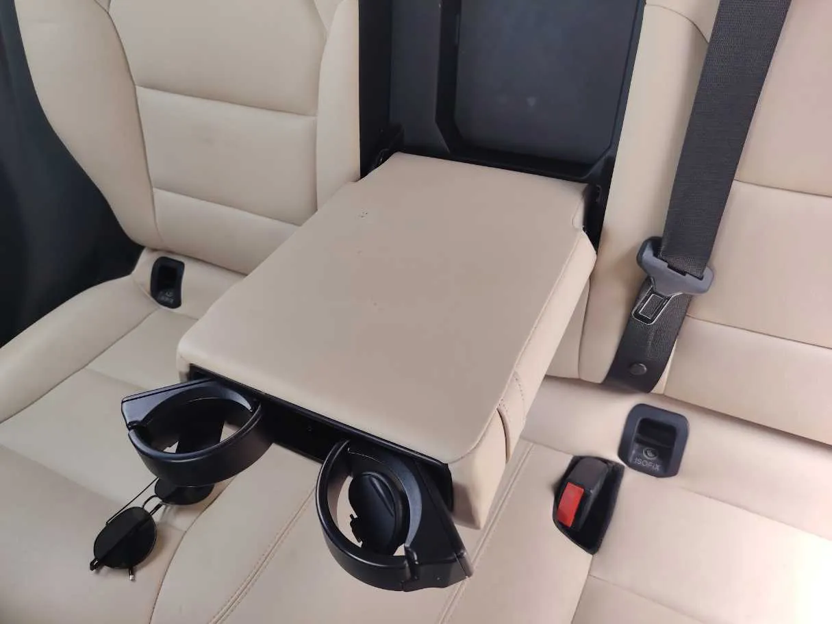 Car image 29