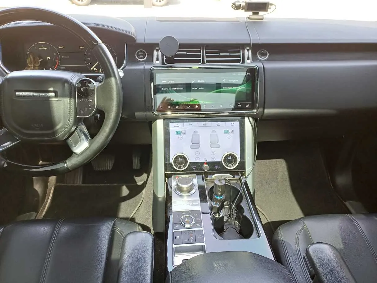 Car image 17