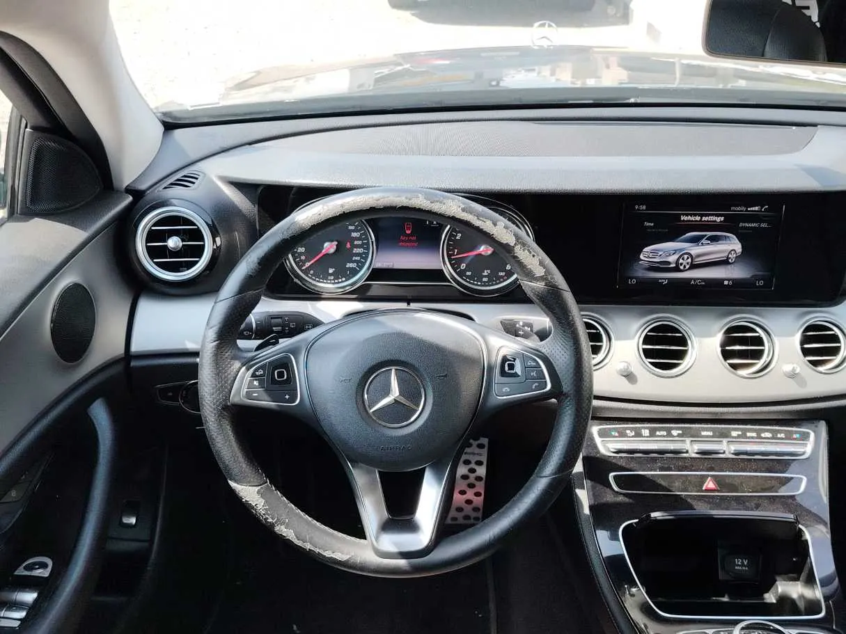Car image 23