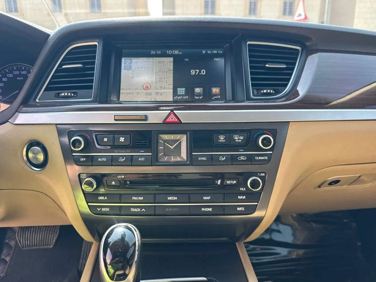 Car image 16